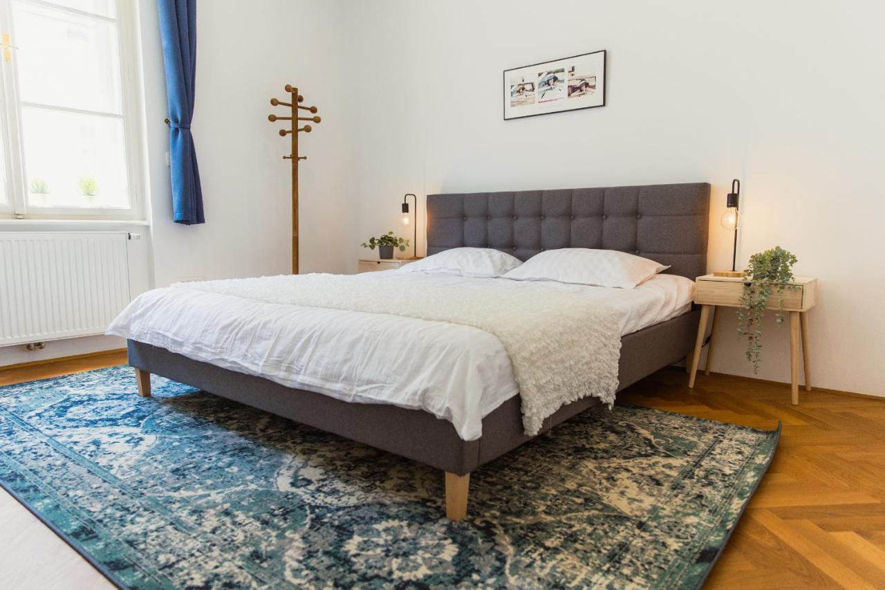 Top Location City Centre Condo In Historic Building With Free Garage Parking Lublaň Exteriér fotografie
