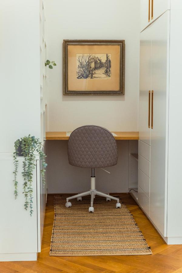 Top Location City Centre Condo In Historic Building With Free Garage Parking Lublaň Exteriér fotografie