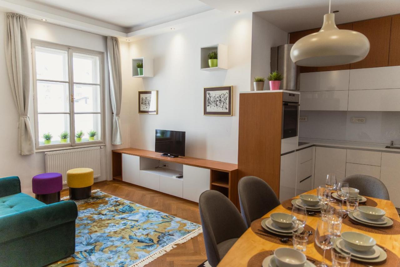 Top Location City Centre Condo In Historic Building With Free Garage Parking Lublaň Exteriér fotografie