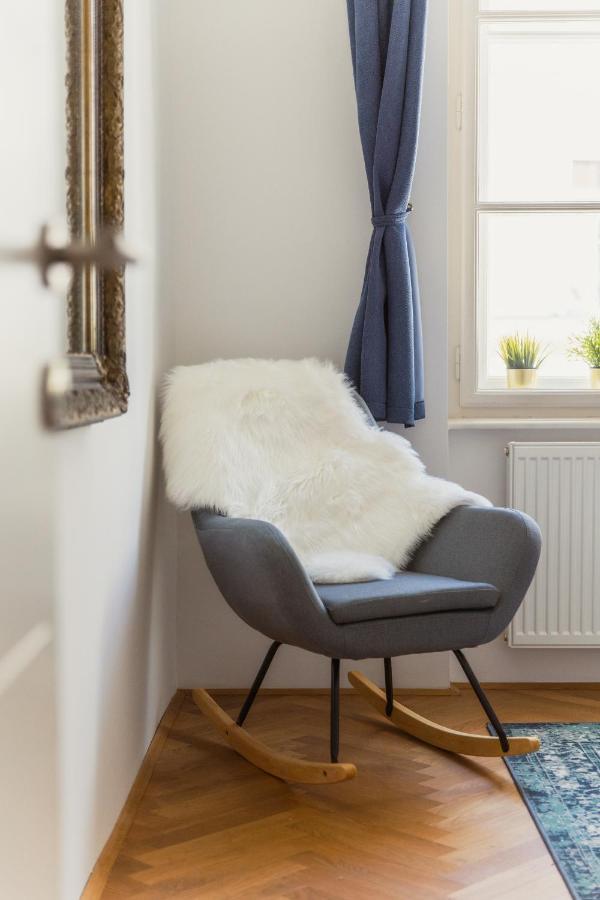 Top Location City Centre Condo In Historic Building With Free Garage Parking Lublaň Exteriér fotografie