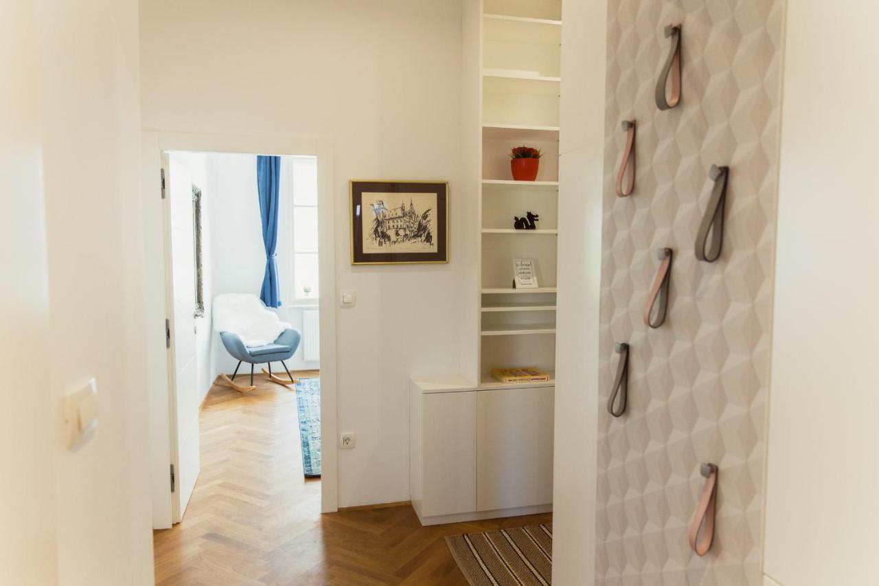 Top Location City Centre Condo In Historic Building With Free Garage Parking Lublaň Exteriér fotografie